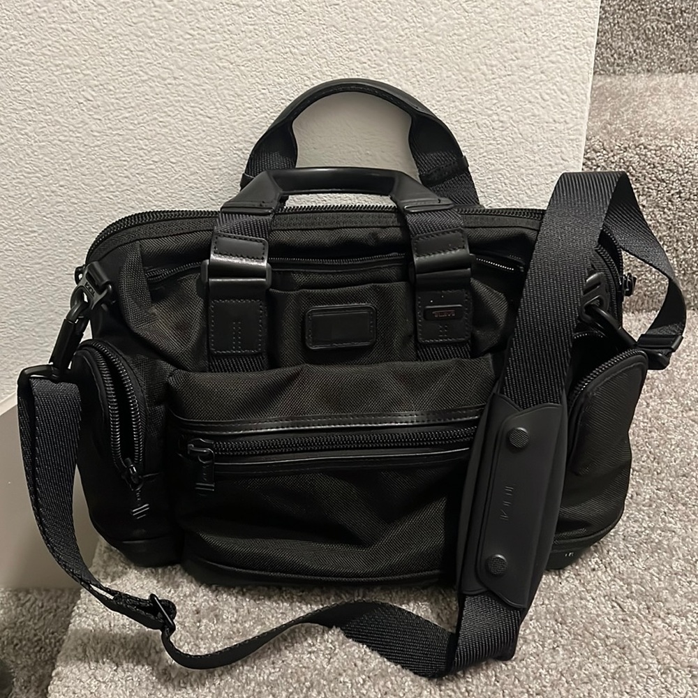 TUMI - Laptop briefcase - Black with messenger strap